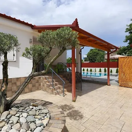 Valentino Swimming Pool Morave