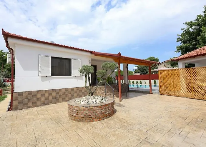 Valentino Swimming Pool Villa Morave
