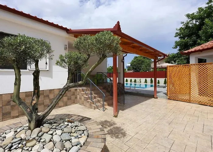 Valentino Swimming Pool Morave